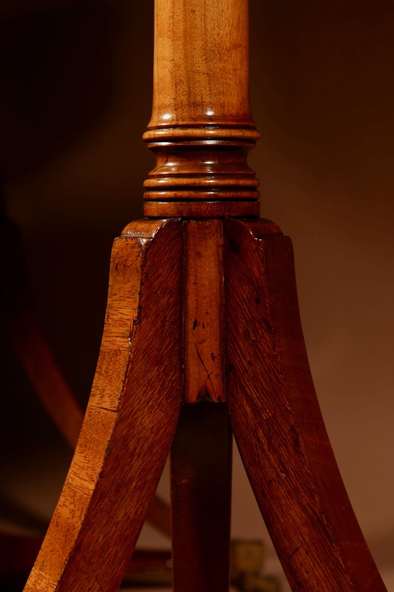 Paire de guéridons/tables d'appoint en acajou blond, style édouardien (1901-1910). -photo-3