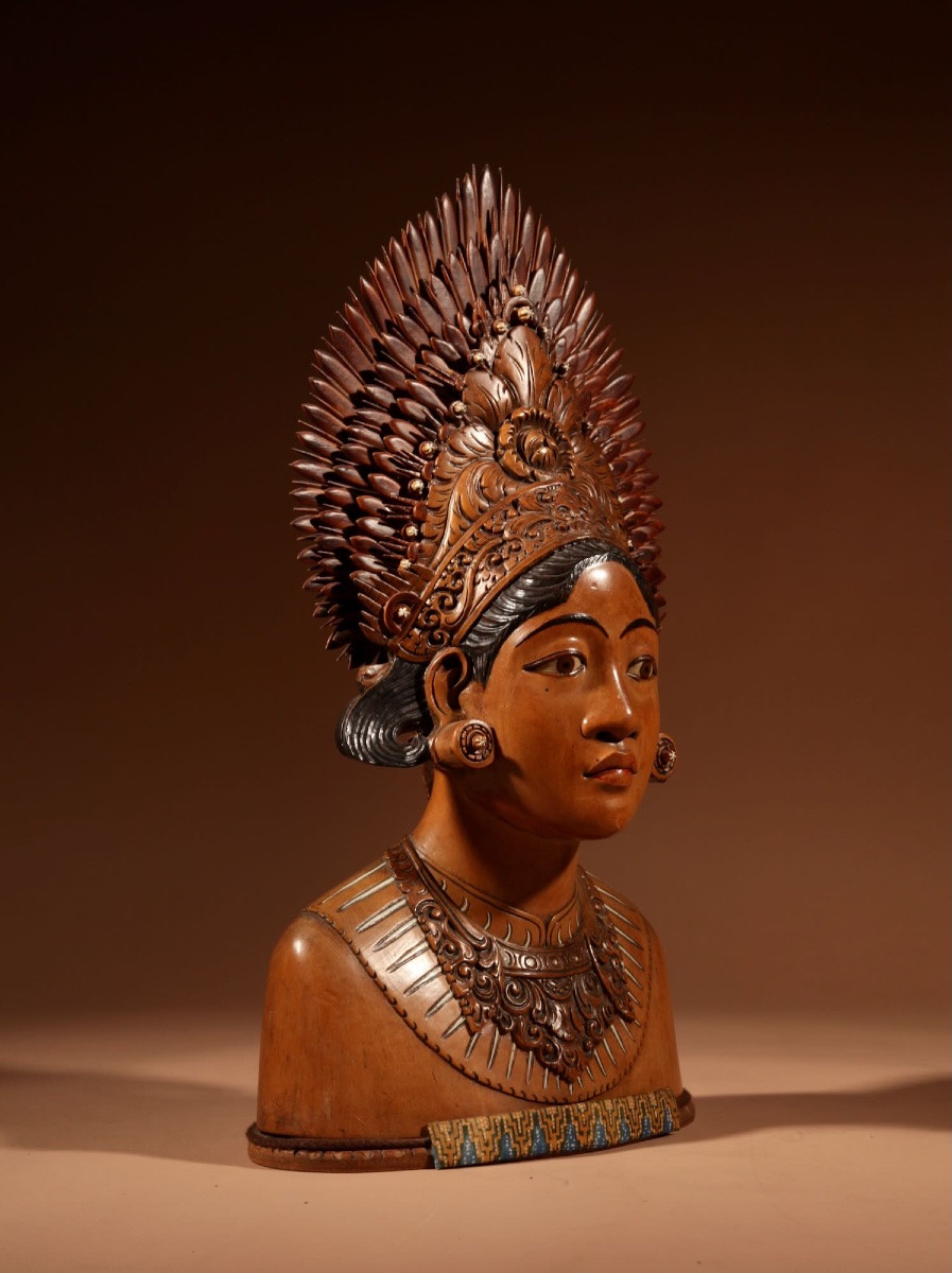 Grande sculpture de haute qualité, sculptée et peinte, représentant une danseuse Janger indonés-photo-3