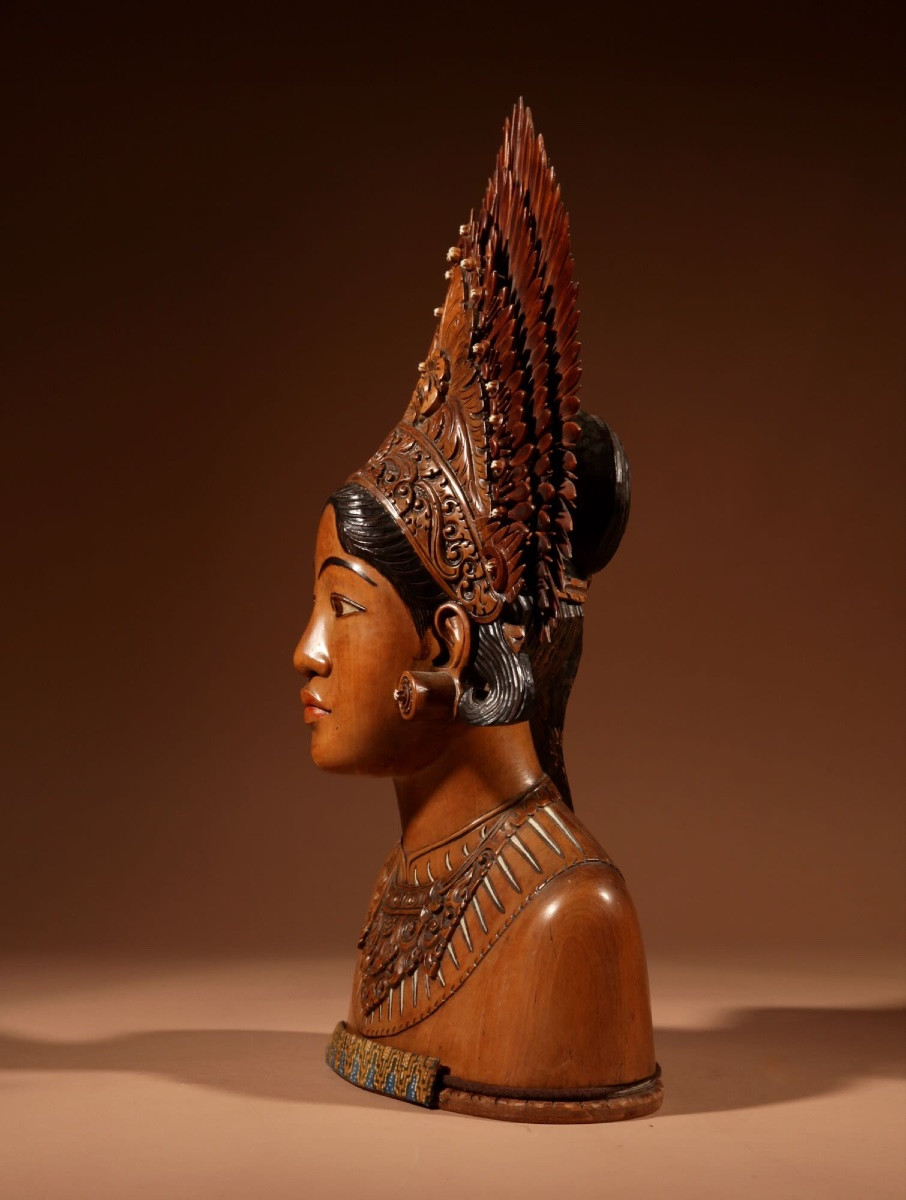 Grande sculpture de haute qualité, sculptée et peinte, représentant une danseuse Janger indonés-photo-1