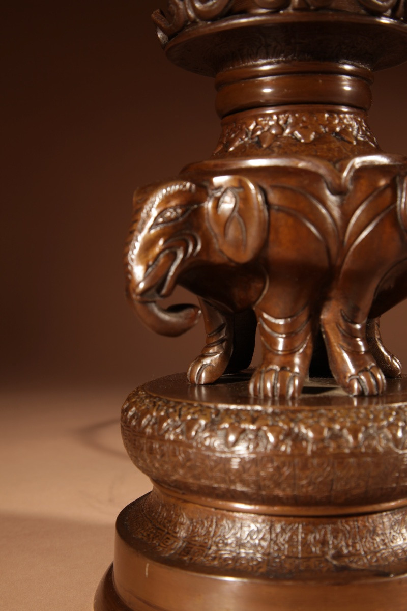 Lampe de table japonaise originale en bronze, ornée d'éléphants, époque Meiji (1868-1912).-photo-3