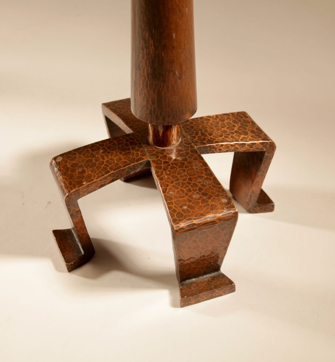  Six grands  bougeoirs à picots en cuivre et laiton, de style Art nouveau/Art déco, école -photo-3