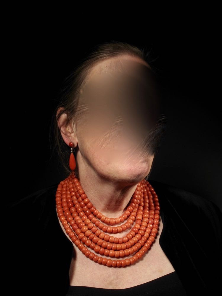 A Very Large Dutch Provincial Coral Necklace With Golden Clasp.-photo-2