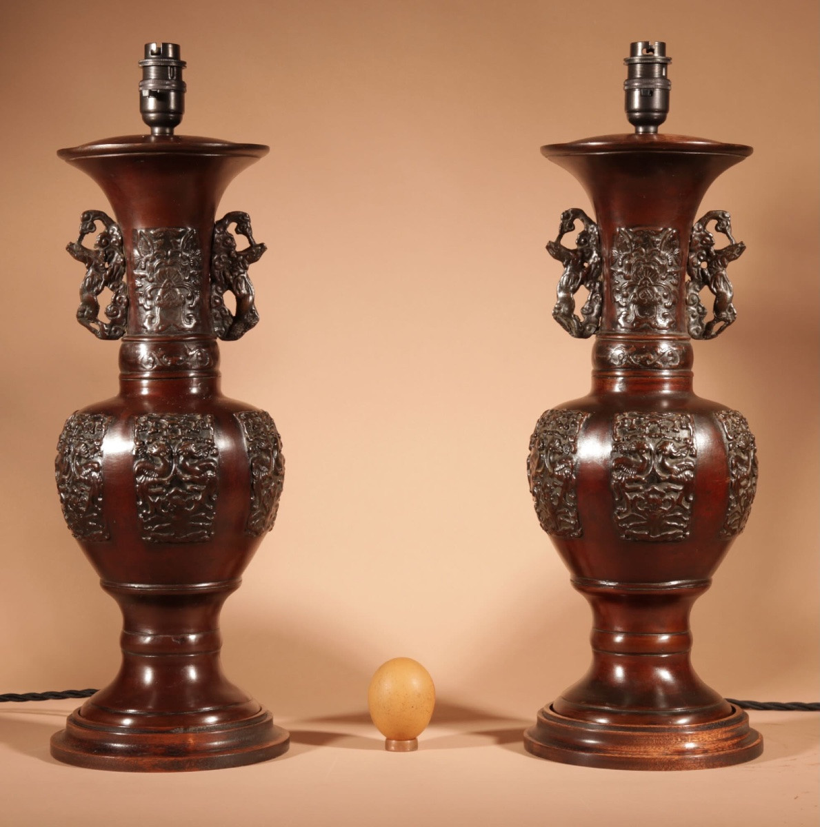 Paire de grandes lampes de table japonaises en bronze, très fines, époque Meiji (1868-1912).-photo-5