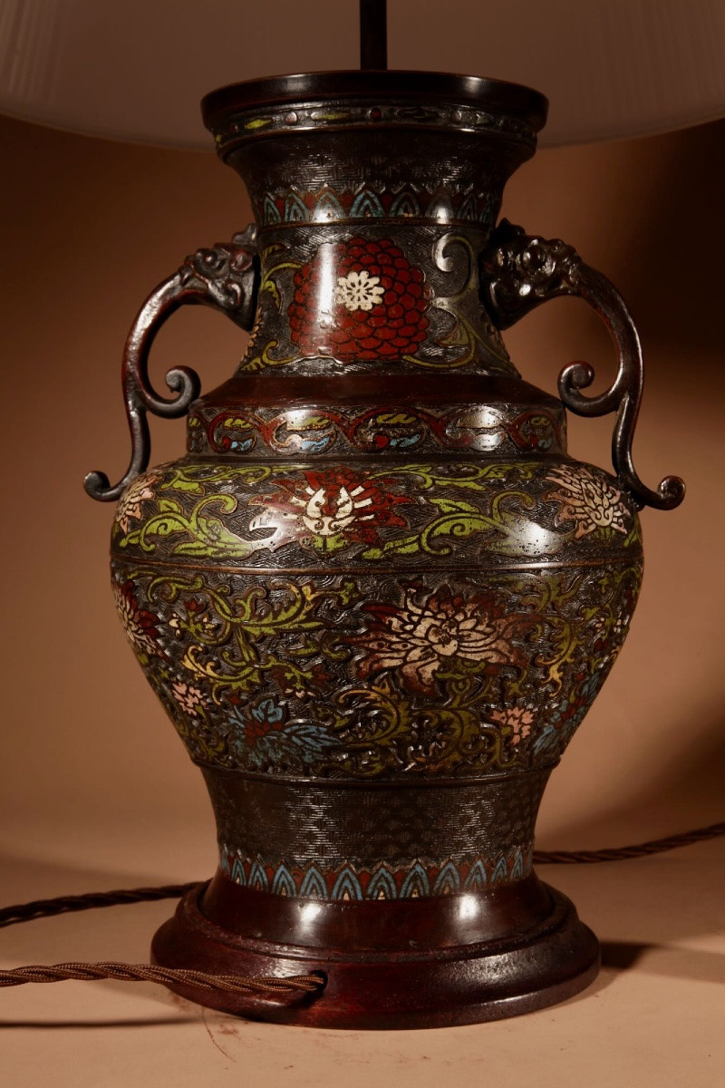 Grande et impressionnante lampe de table japonaise en bronze champlevé.-photo-6