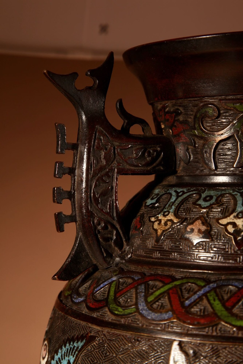 Grande et impressionnante lampe de table japonaise en bronze champlevé.-photo-2