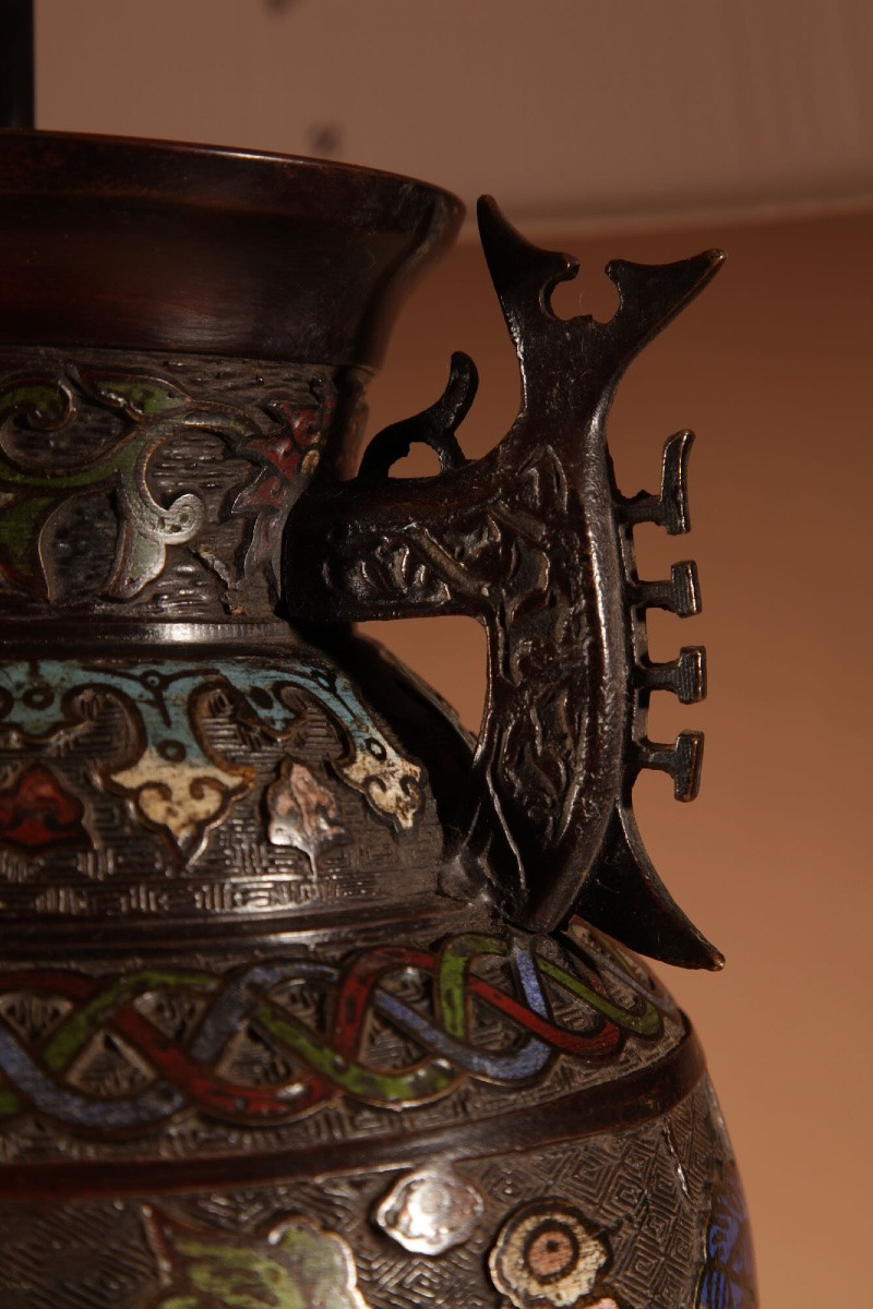 Grande et impressionnante lampe de table japonaise en bronze champlevé.-photo-3