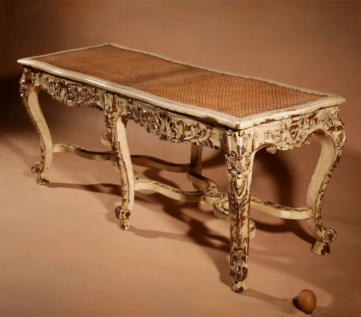 Banquette de fenêtre sculptée de style Régence, pouvant également servir de table basse ou de -photo-3