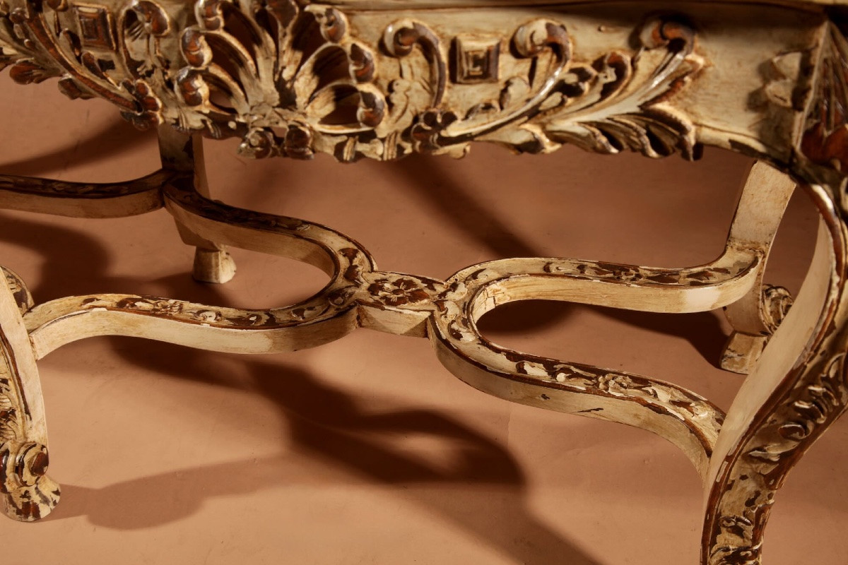 Banquette de fenêtre sculptée de style Régence, pouvant également servir de table basse ou de -photo-3