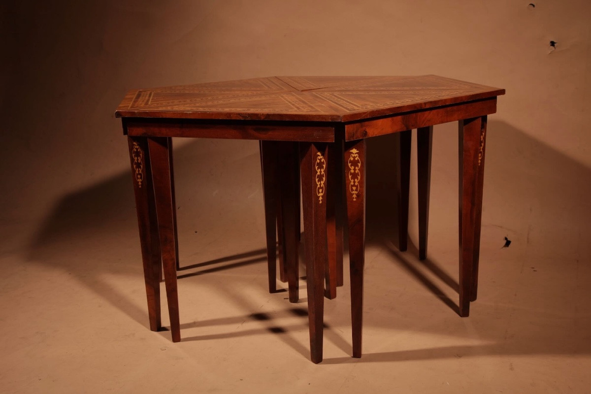 Ensemble de six tables basses hexagonales italiennes Sorrento en noyer,  datant des années 1950-photo-1