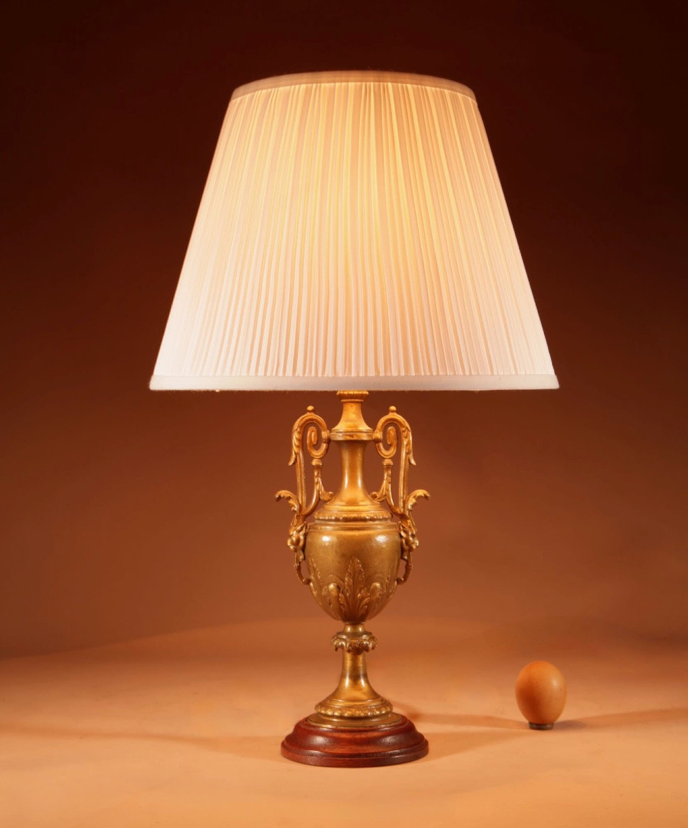  French Louise Seize Style Table Lamp In Gilt Metal, Circa 1900. -photo-2