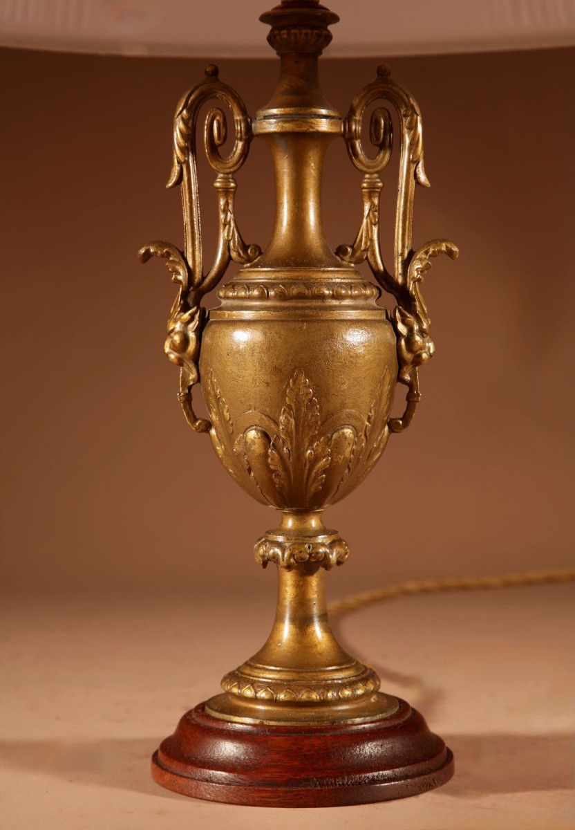  French Louise Seize Style Table Lamp In Gilt Metal, Circa 1900. -photo-3