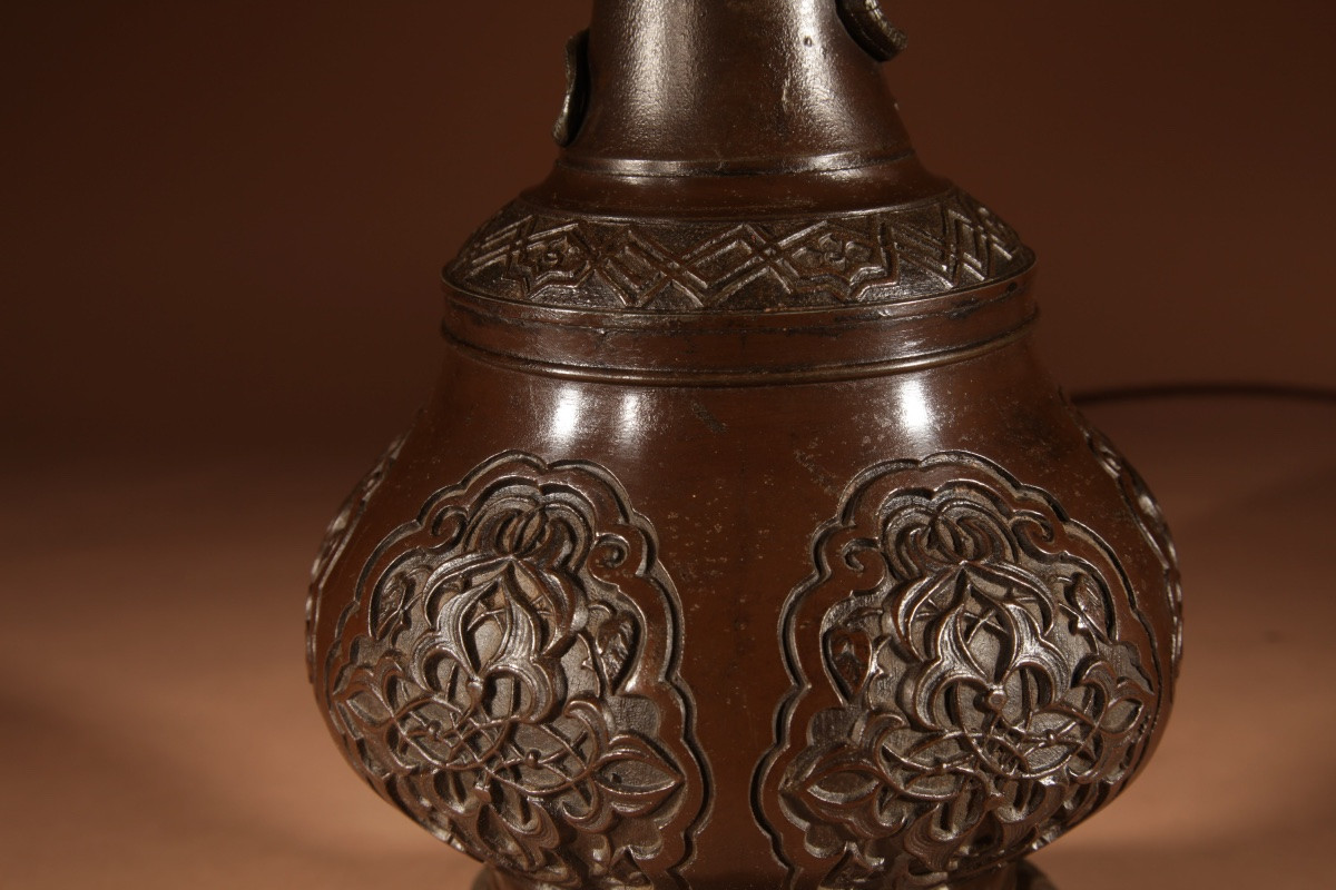 Lampe de table française originale en métal blanc patiné, de style chinois.-photo-4