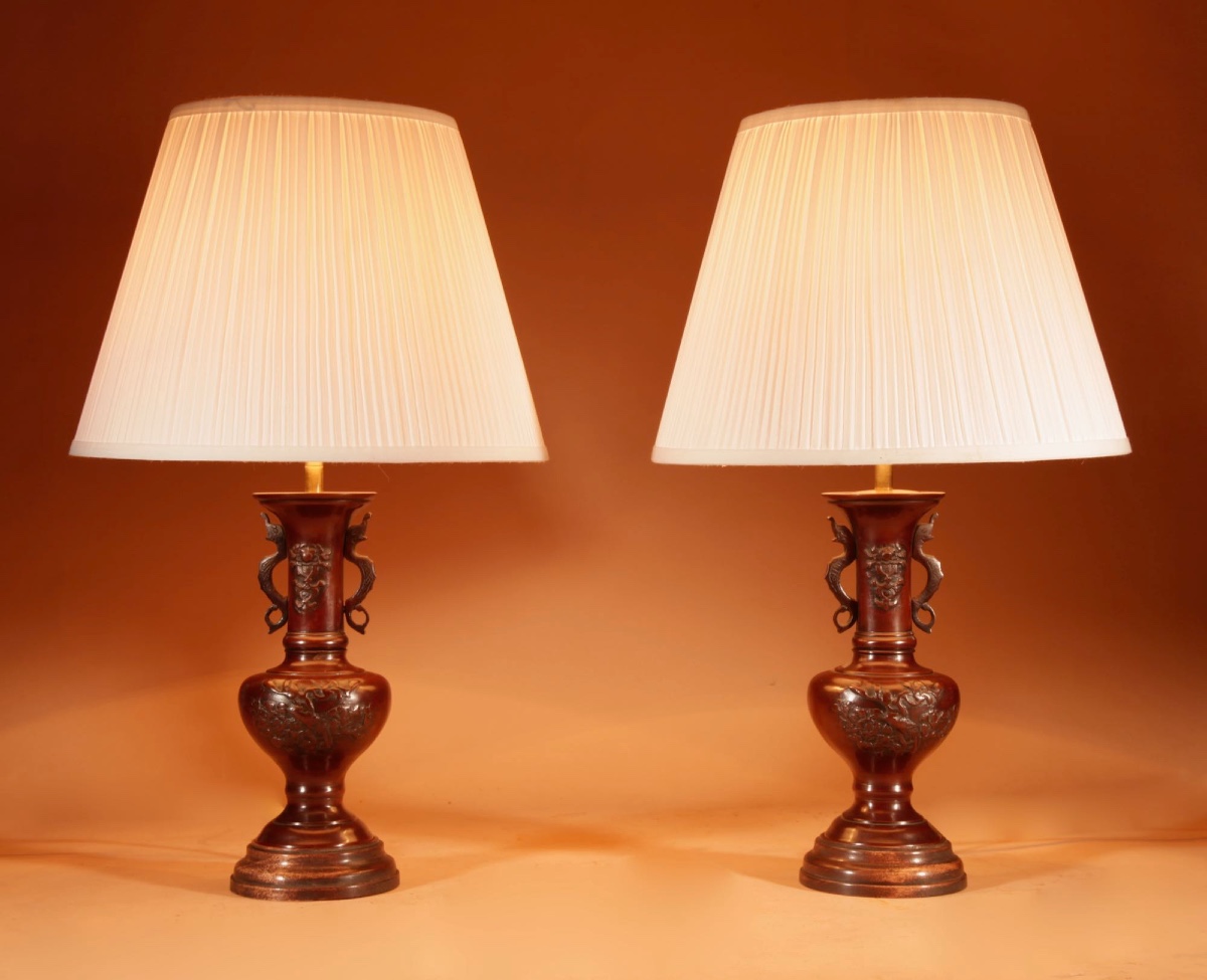Elegant Pair Of Fine Japanese Bronze Table Lamps, Meiji (1868-1912)
