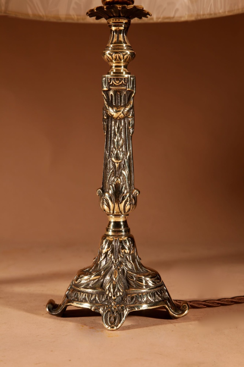  Paire de petites lampes de table en laiton coulé, de style Louis XVI, vers 1900-1920-photo-3