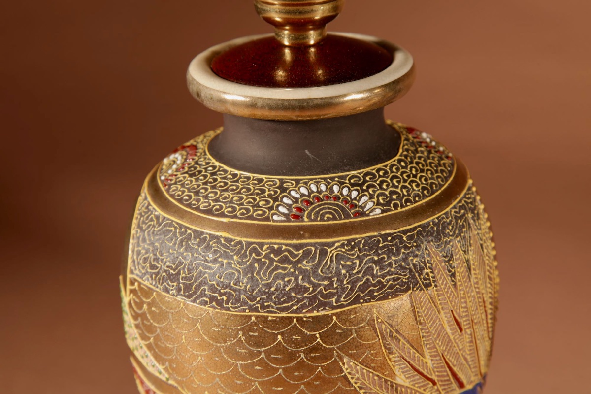 A Pair Of Elegant Small Real Pair Of Japanese Satsuma Table Lamps.-photo-4