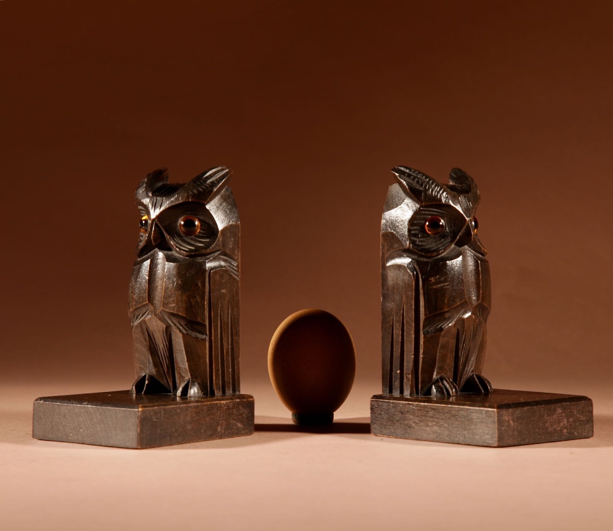  Black Forest Small Amusing Pair Of Owl Carved Bookends/ Letter Stand Circa 1900-20.-photo-2