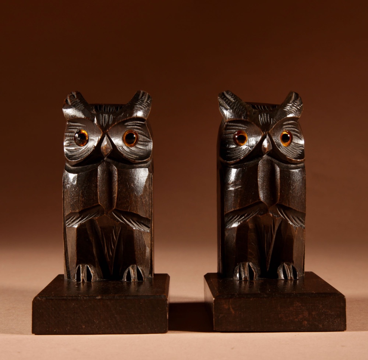   Black Forest Small Amusing Pair Of Owl Carved Bookends/ Letter Stand Circa 1900-20.