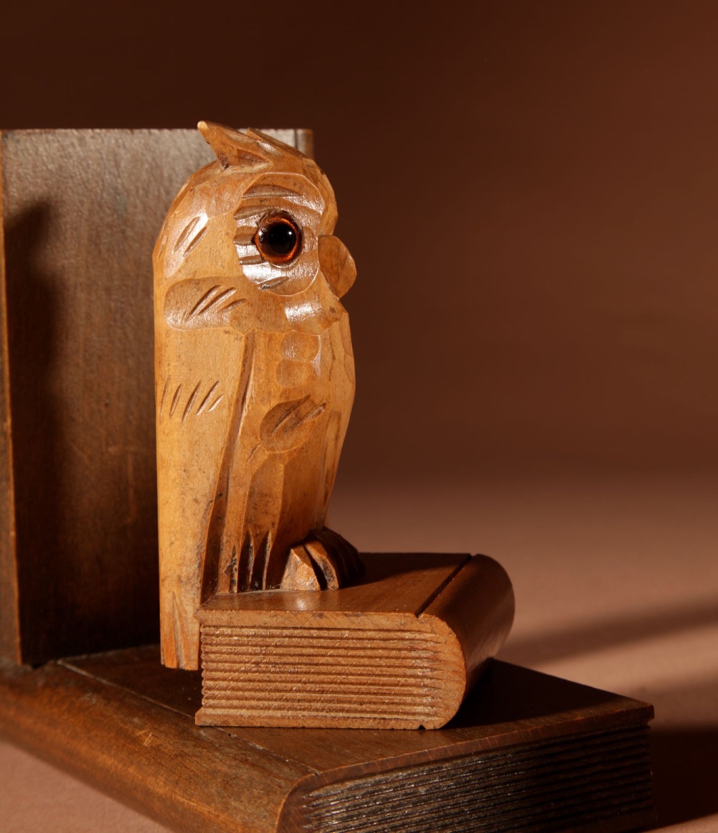  Paire de serre-livres amusants en forme de hibou sculpté, Forêt-Noire, vers 1900-1920.-photo-3