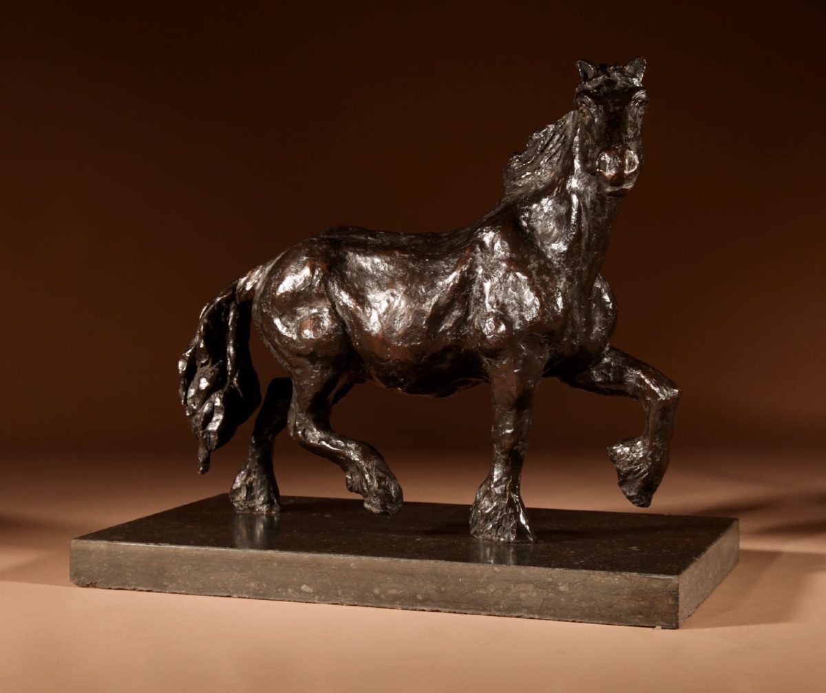 Cheval de trait, puissante sculpture en bronze dans le style de Renée Sintenis (1888-1965).-photo-2