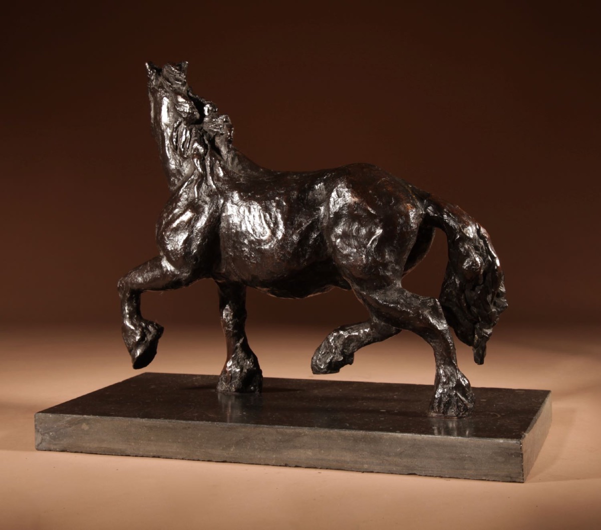 Cheval de trait, puissante sculpture en bronze dans le style de Renée Sintenis (1888-1965).-photo-3