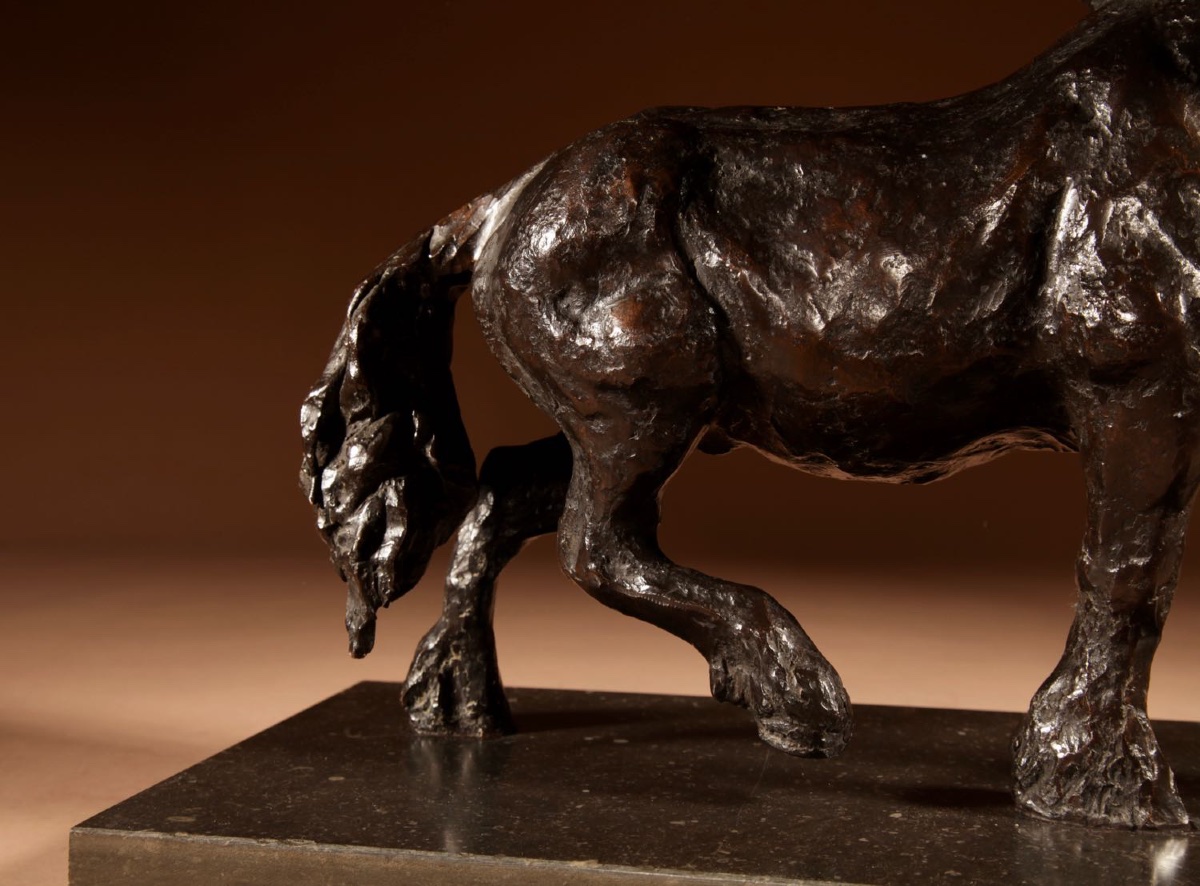 Cheval de trait, puissante sculpture en bronze dans le style de Renée Sintenis (1888-1965).-photo-5
