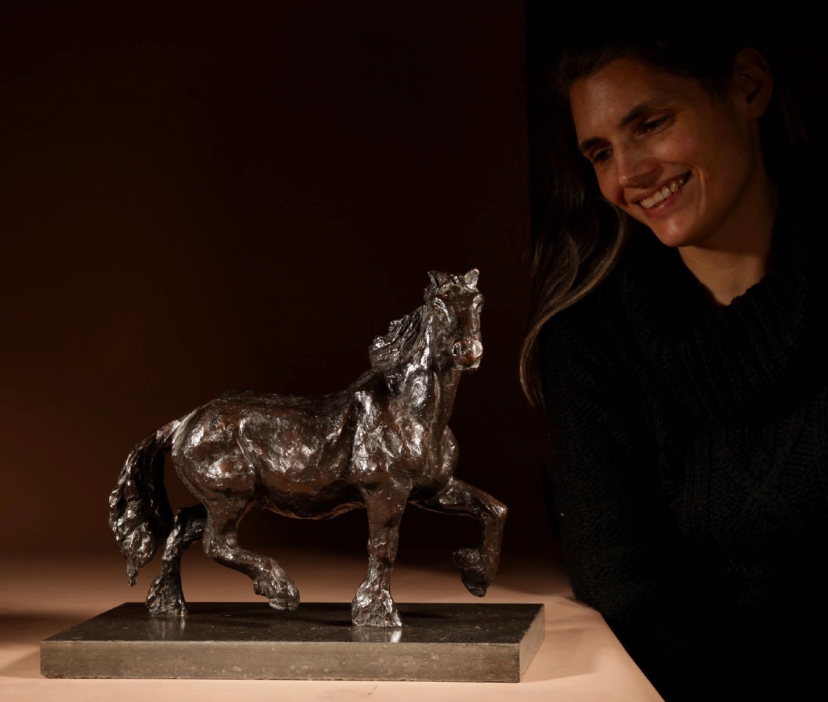 Cheval de trait, puissante sculpture en bronze dans le style de Renée Sintenis (1888-1965).-photo-7