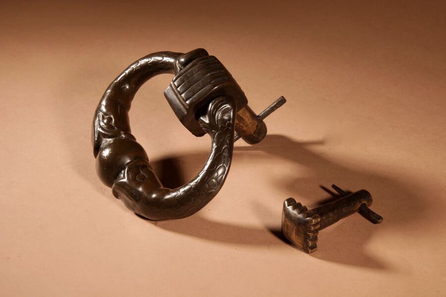 Heurtoir de porte décoratif en bronze, vers 1650-1670-photo-2