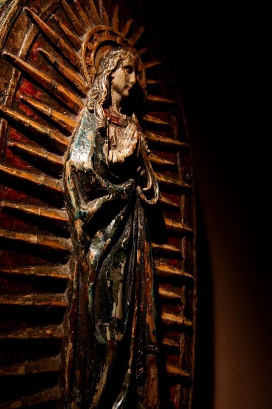   A Very Rare Oak Medieval Sculpture Of A Central Panel From An Altarpiece Of The Praying Virgi-photo-4