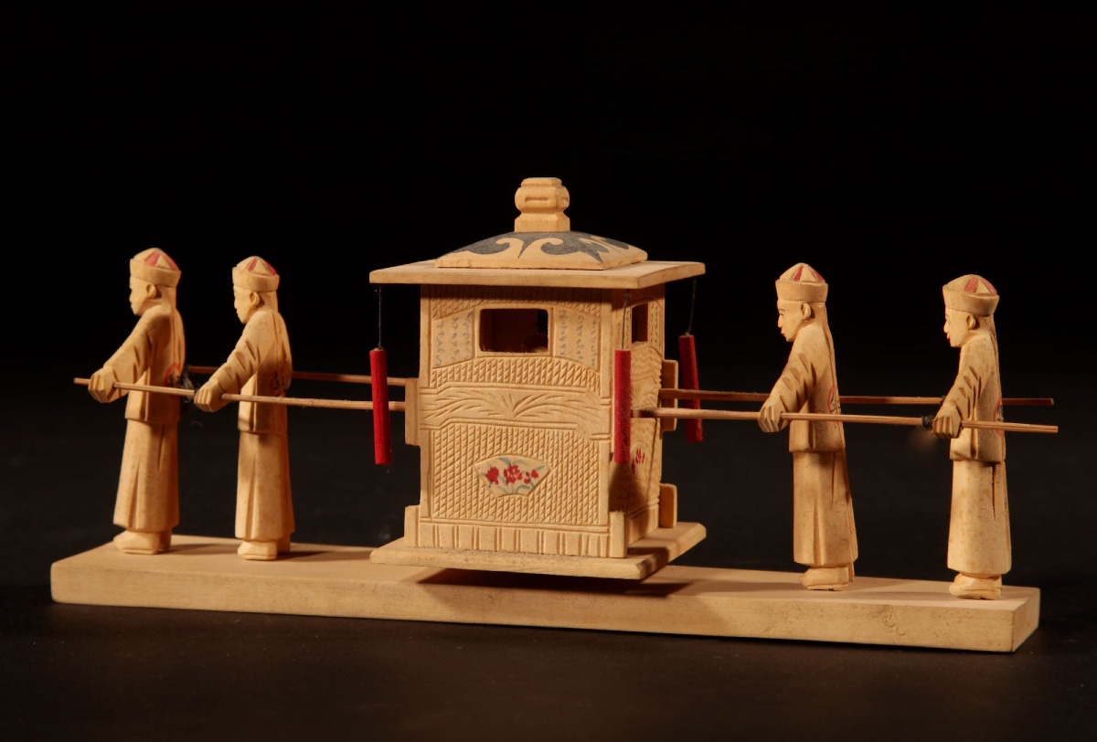 Intéressante collection de 9 sculptures sur bois chinoises illustrant la vie quotidienne en Chi-photo-7