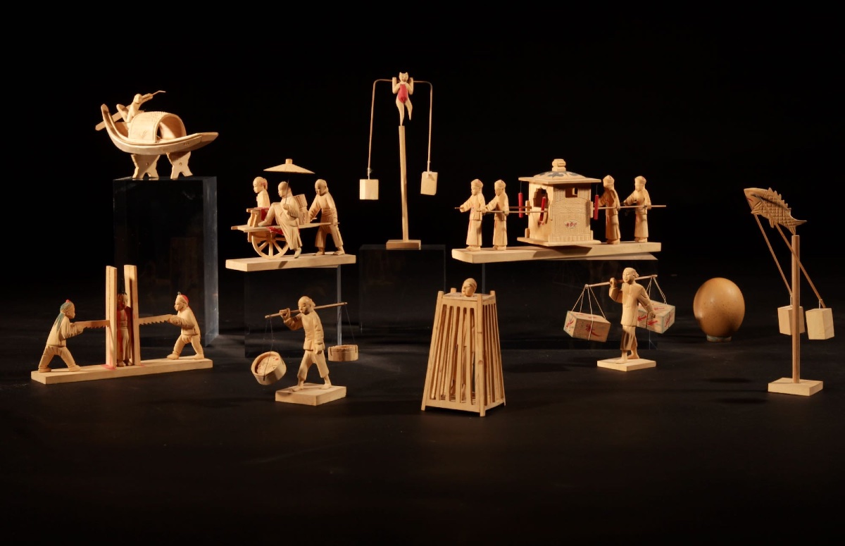 Intéressante collection de 9 sculptures sur bois chinoises illustrant la vie quotidienne en Chi-photo-8