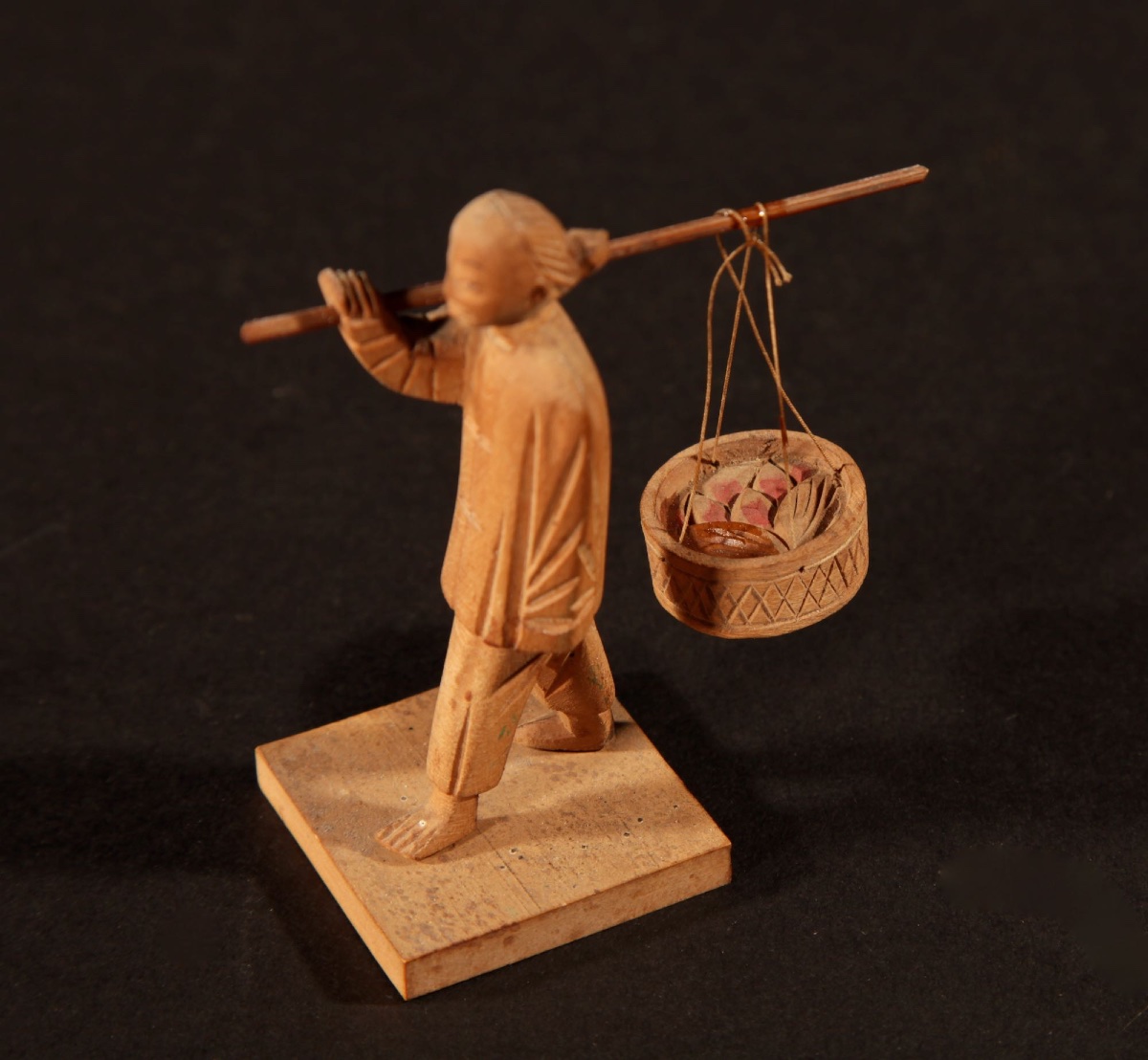  Intéressante collection de 7 sculptures sur bois chinoises illustrant la vie quotidienne en Ch-photo-4
