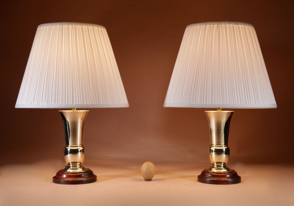 Paire d'élégantes lampes à poser en laiton (vers 1900-1920).-photo-2