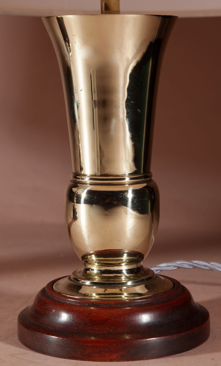 Paire d'élégantes lampes à poser en laiton (vers 1900-1920).-photo-3