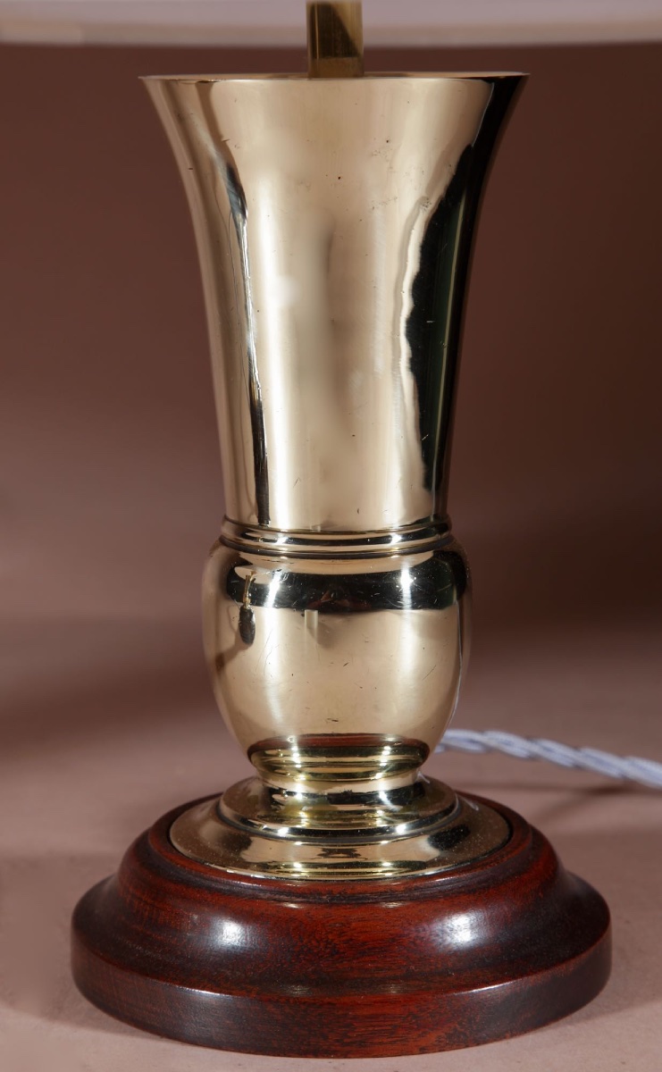 Paire d'élégantes lampes à poser en laiton (vers 1900-1920).-photo-1