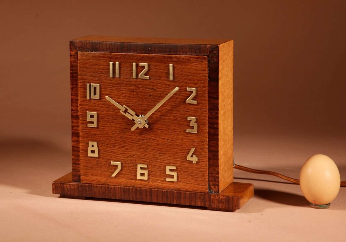 Pendule de cheminée Art Déco (style École d'Amsterdam) à mécanisme électrique précoce, en chêne-photo-3