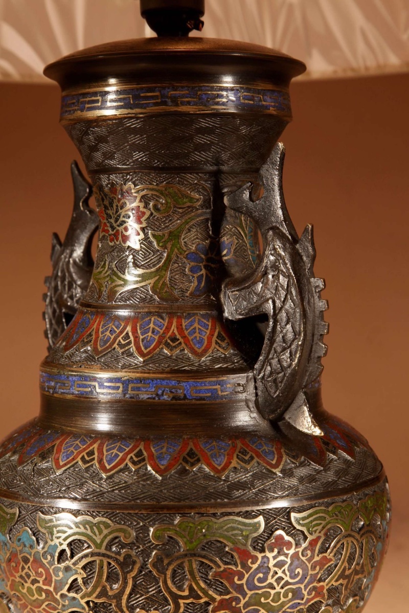 Lampe de table décorative japonaise en bronze et émail champlevé.-photo-1