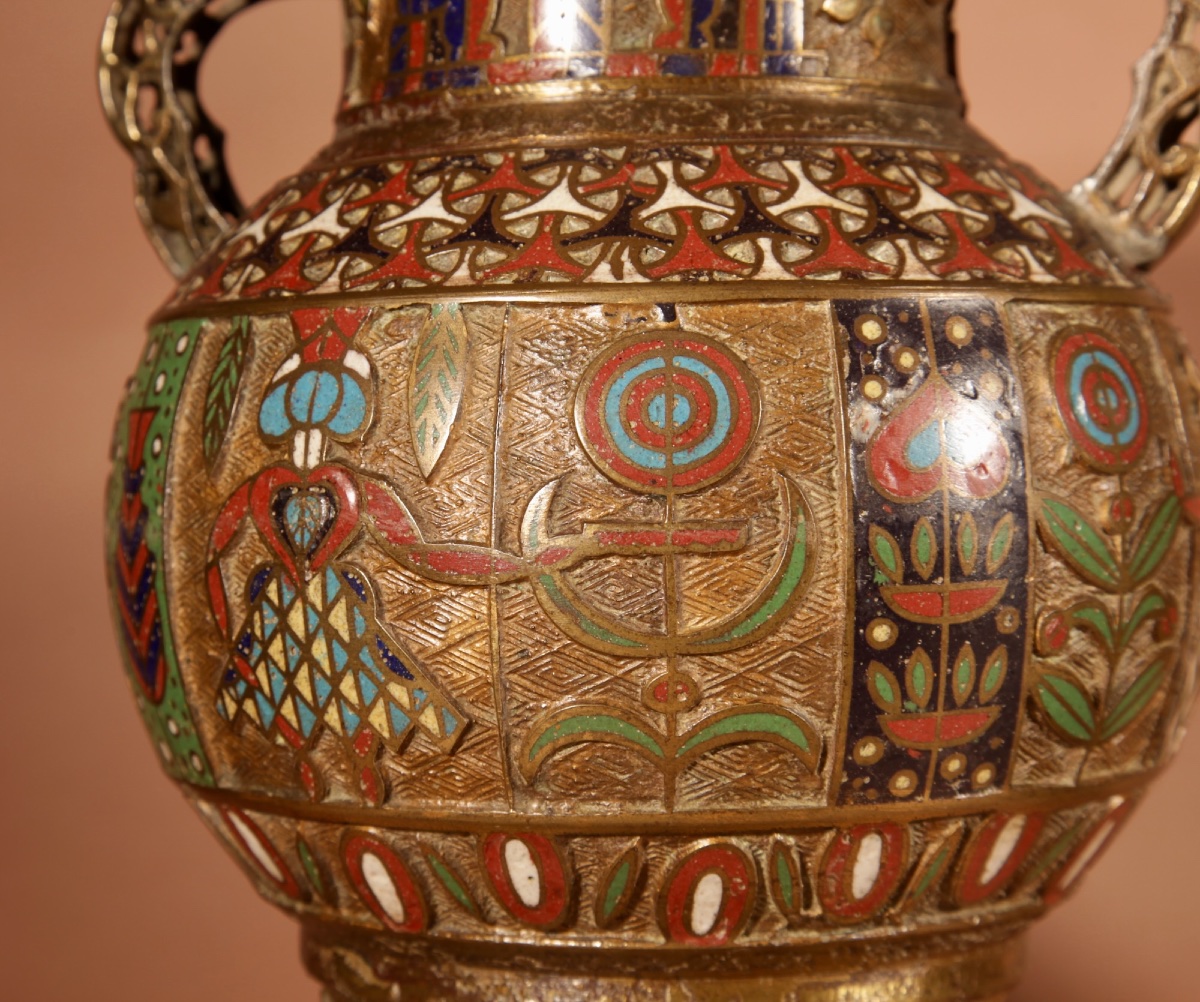  Egyptian Interest, Grande paire de  lampes à poser japonaises en bronze et émail Champlevé-photo-3
