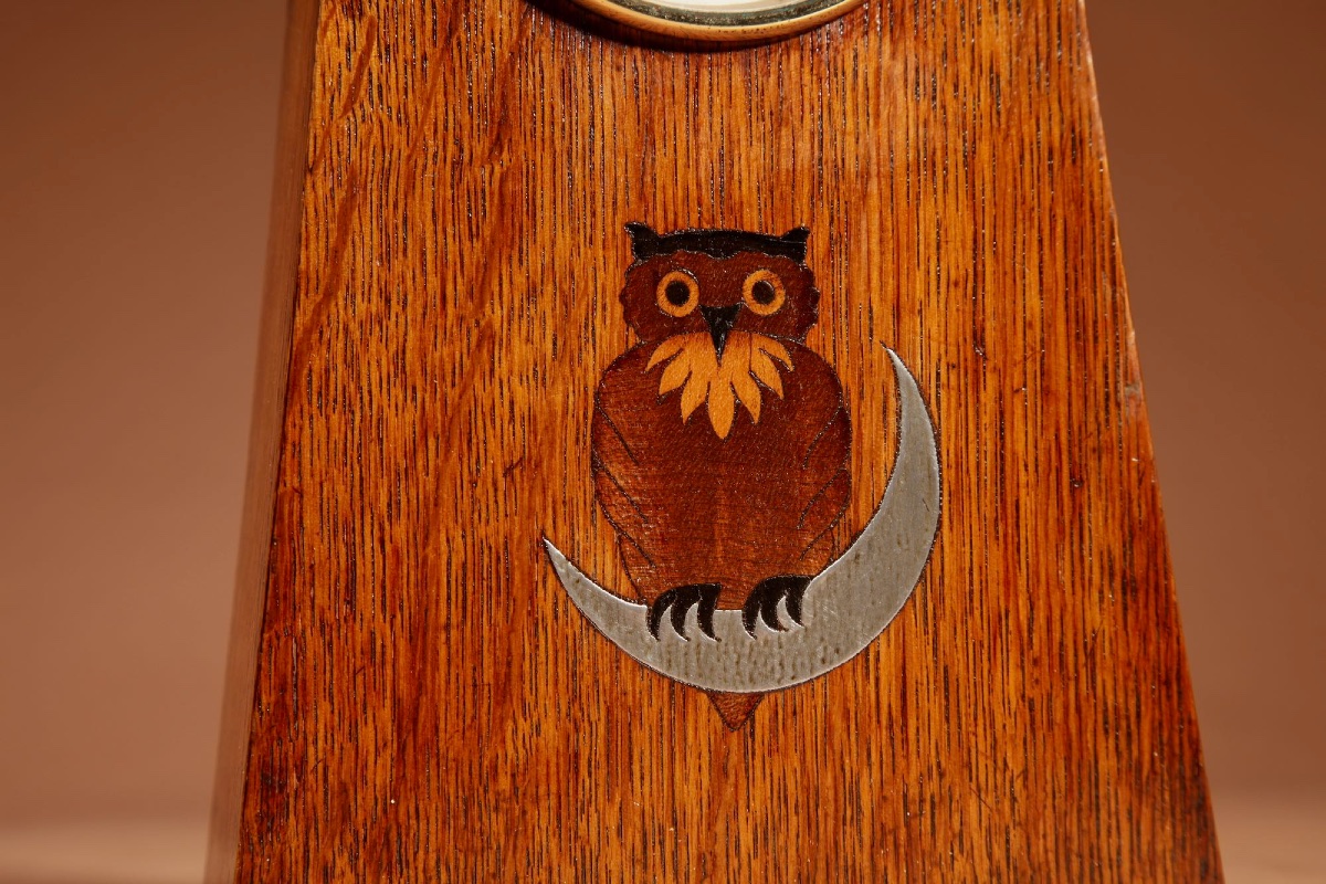 Oetzmann & Co Arts And Craft Signed Very Decorative Owl Inlaid Oak Mantel Clock Circa 1900. -photo-6