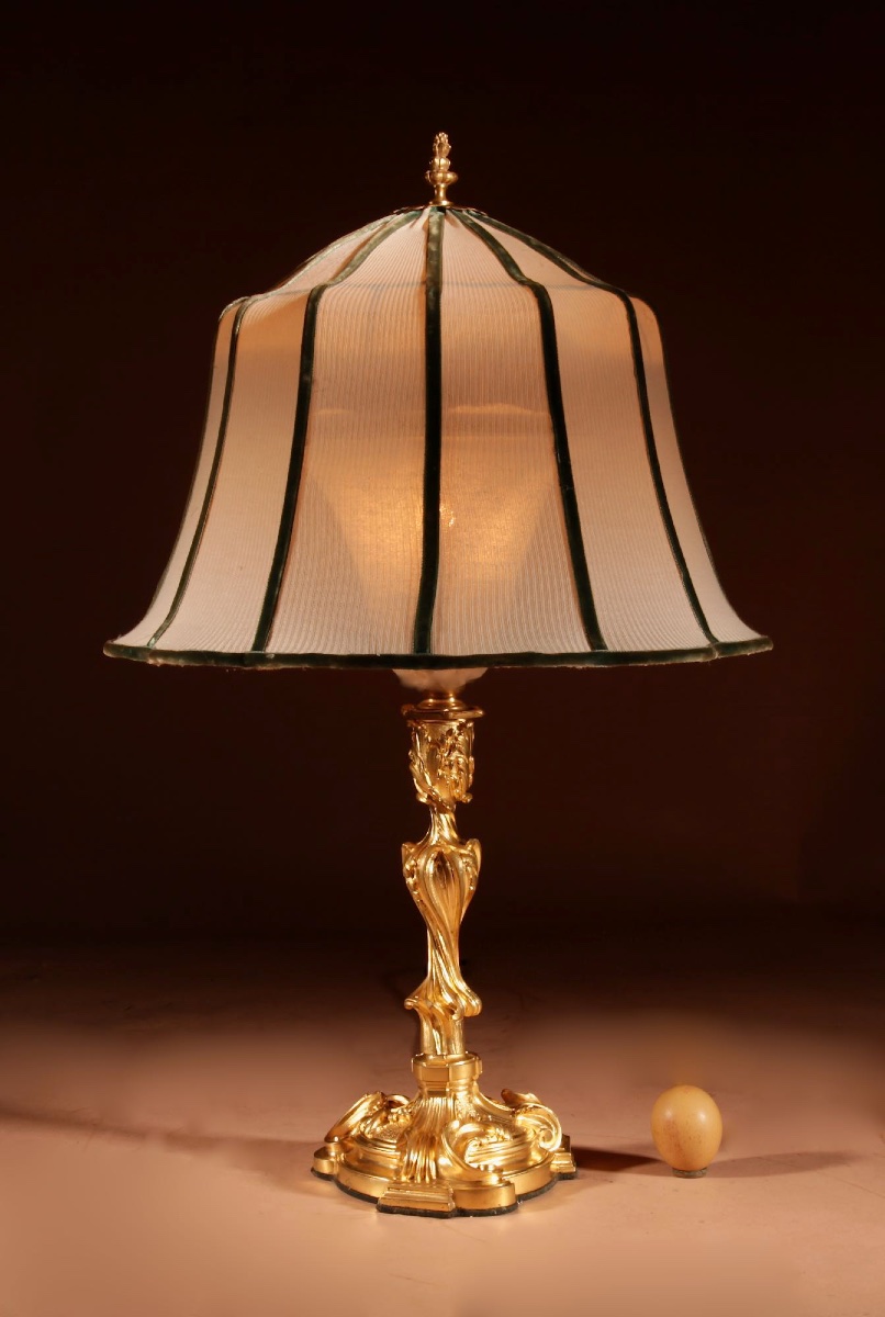 lampe de table en bronze doré, d'après un modèle de Juste-Aurèle Meissonier (1695-1750).-photo-2