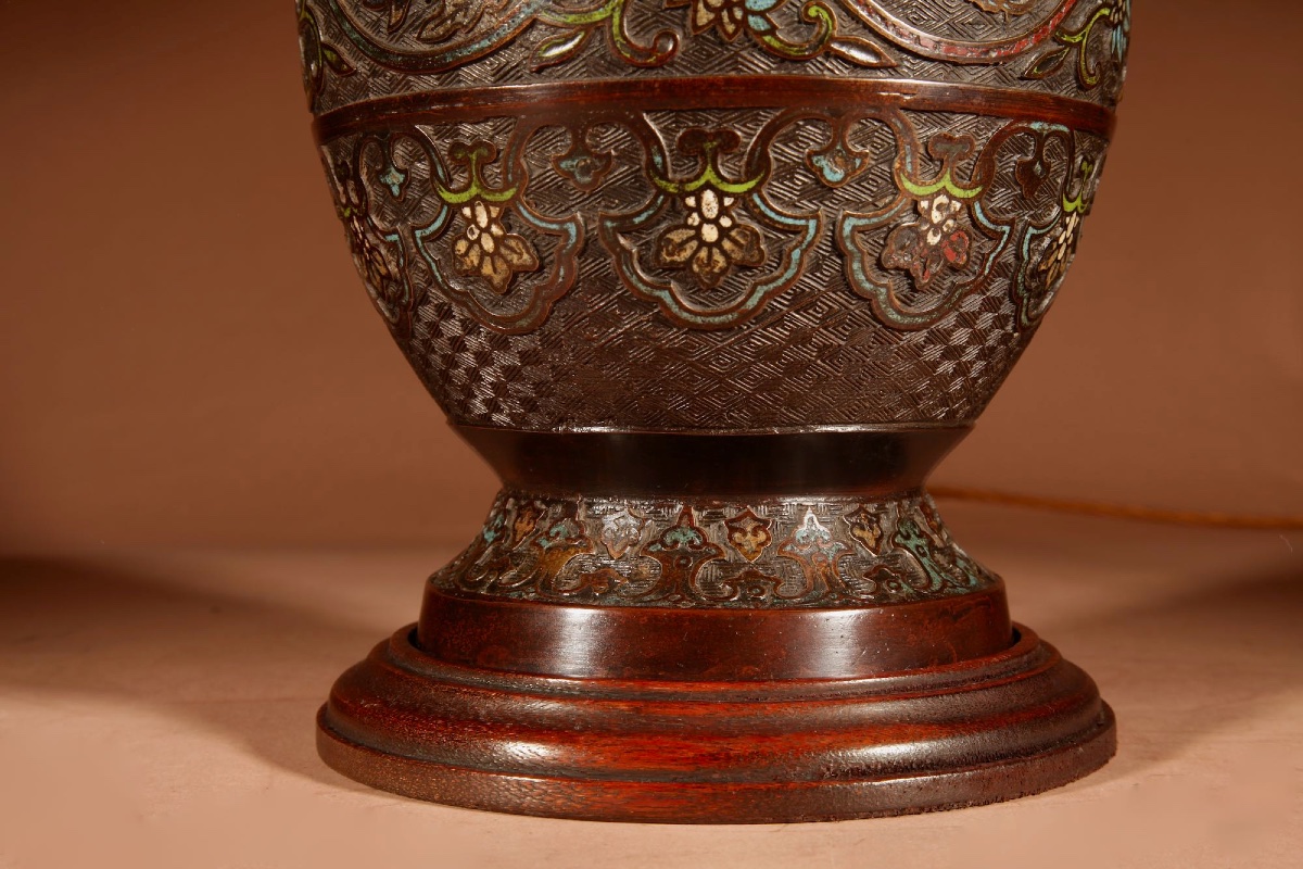 A Large Impressive Champlevé Japanese Bronze Table Lamp.-photo-3