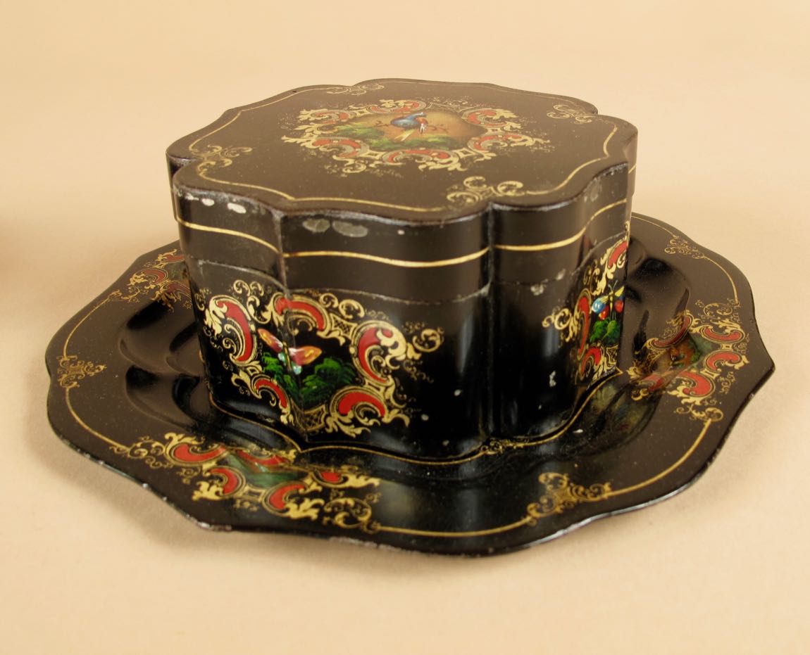  Un Ensemble Complet De Deux Boîtes Laquées Avec Plateaux, Toleware, Angleterre-photo-2
