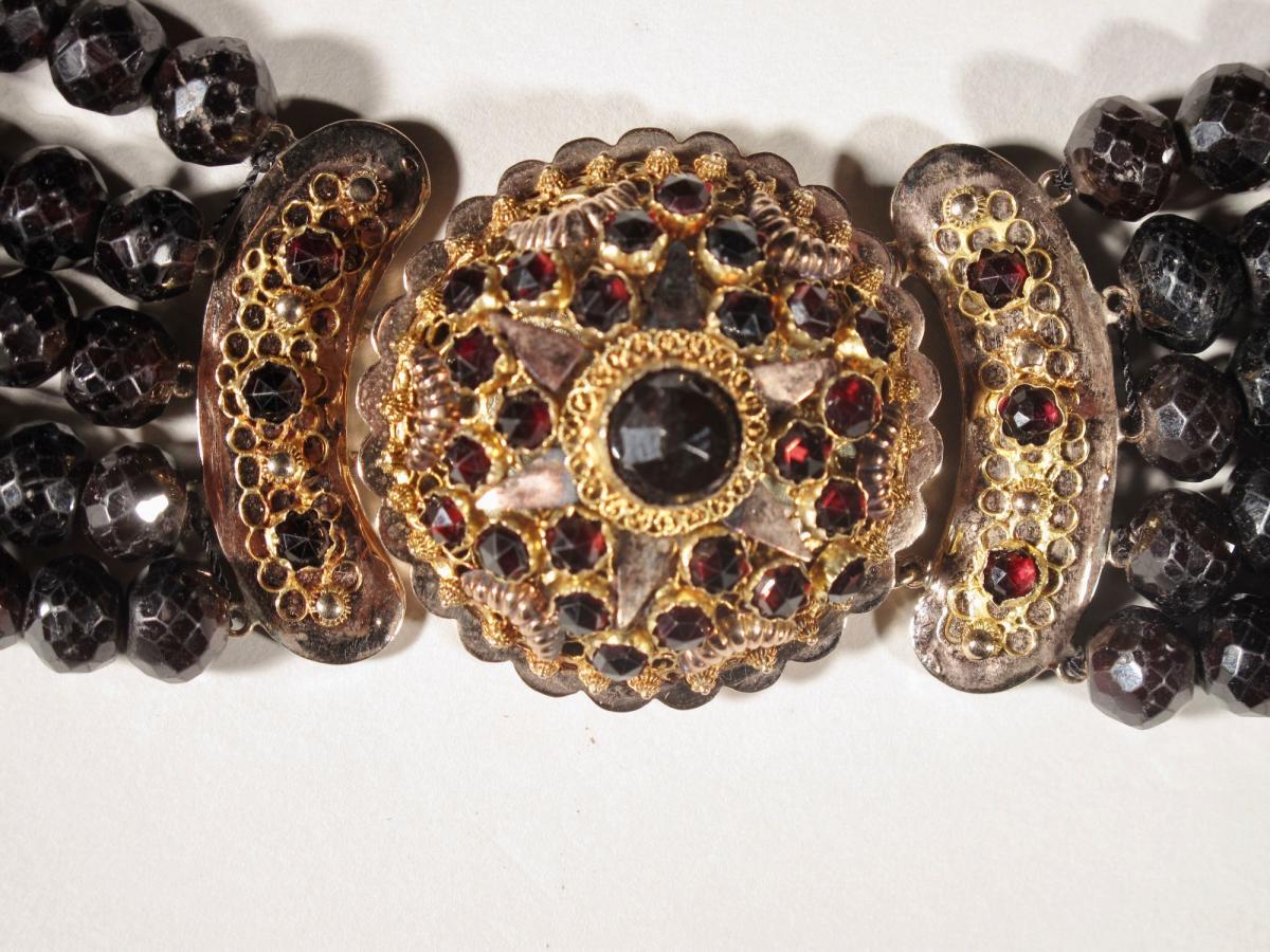 Five Row Golden Provincial Garnet With Golden Clasp-photo-2