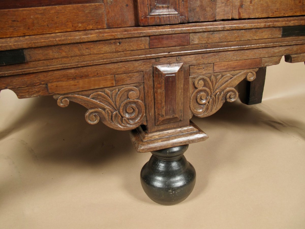 A Small Dutch 17th Century Oak Rosewood And Ebony Gelderse Kussenkast Armoir.1680-1700-photo-4