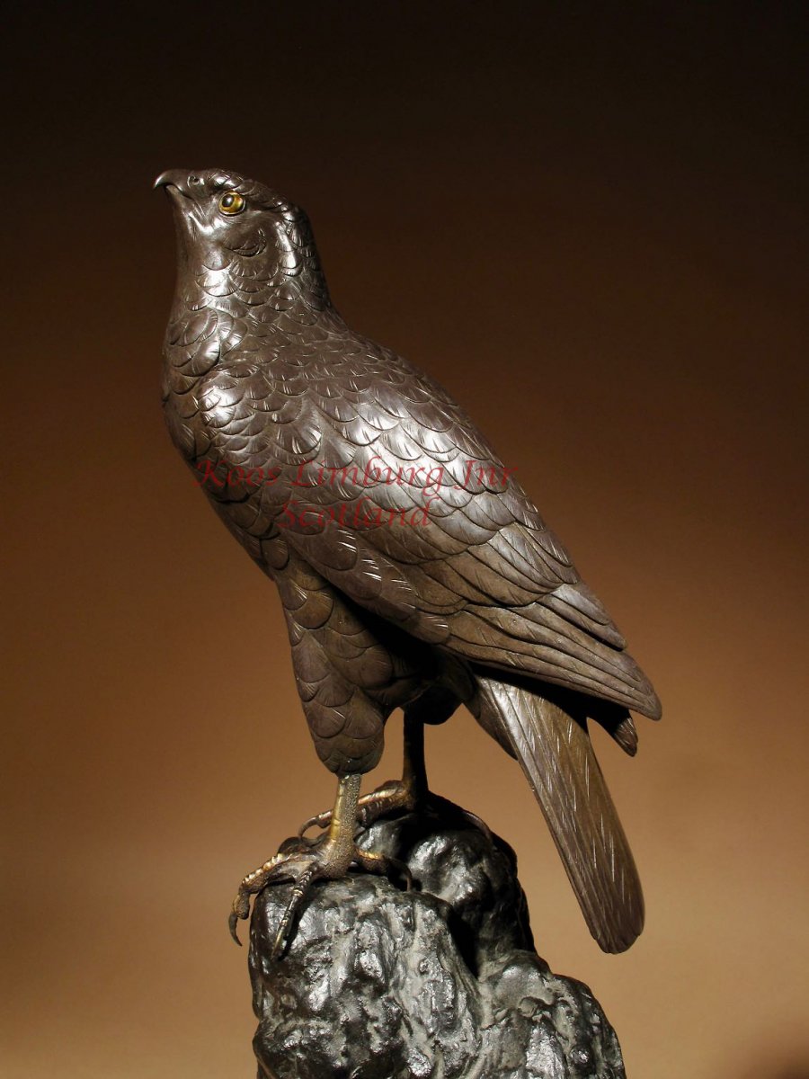 Très Belle Sculpture En Bronze Japonais d'Un Faucon Meiji 1868-1912