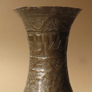 Rare Paire De Vases Juifs En Laiton Embossé Avec Texte Du 19ème Siècle-photo-1