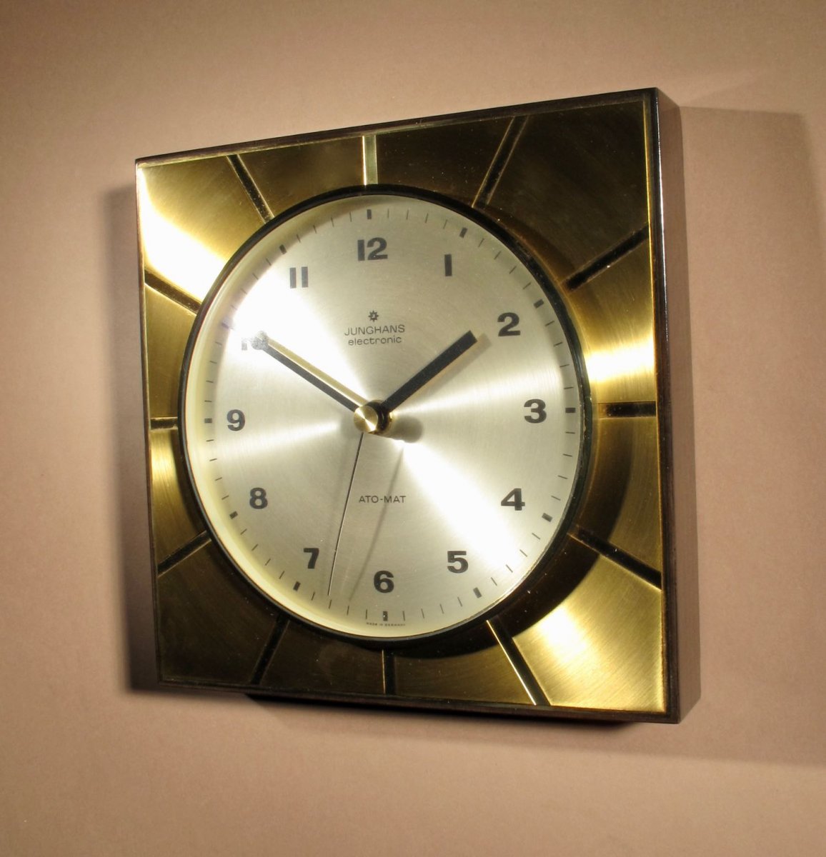  A Stylish Design Junghans Ato-mat Wall Clock.-photo-2