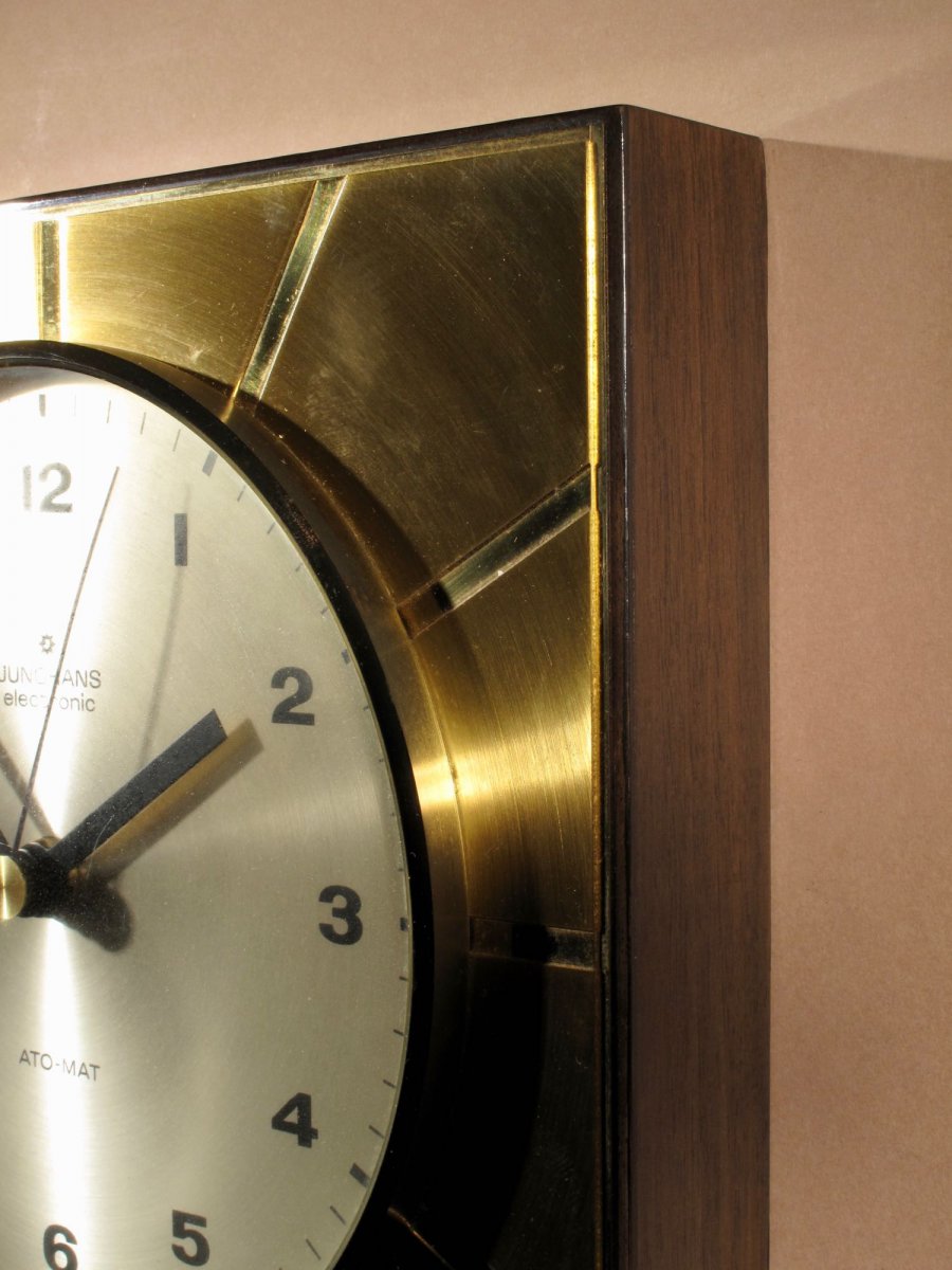  A Stylish Design Junghans Ato-mat Wall Clock.-photo-3