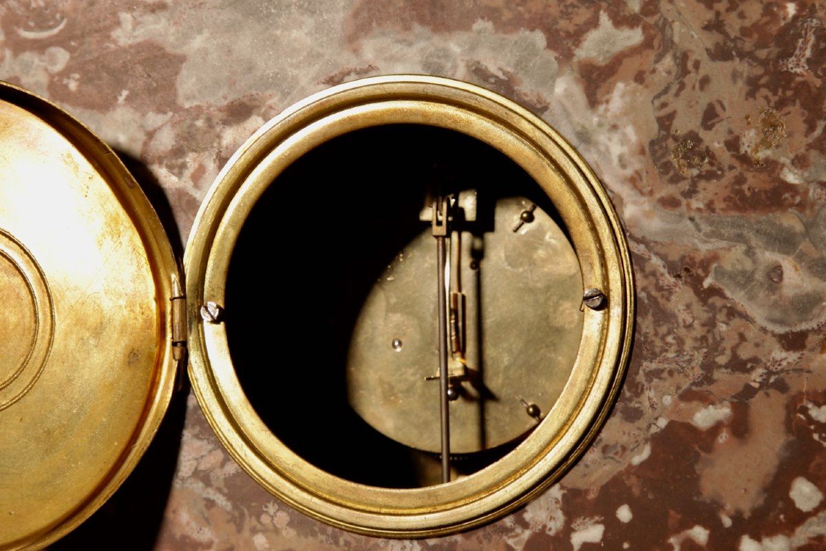 Garniture d'Horloge Française En Laiton Doré Et Marbre Très Décorative De Style Grand Tour.-photo-3