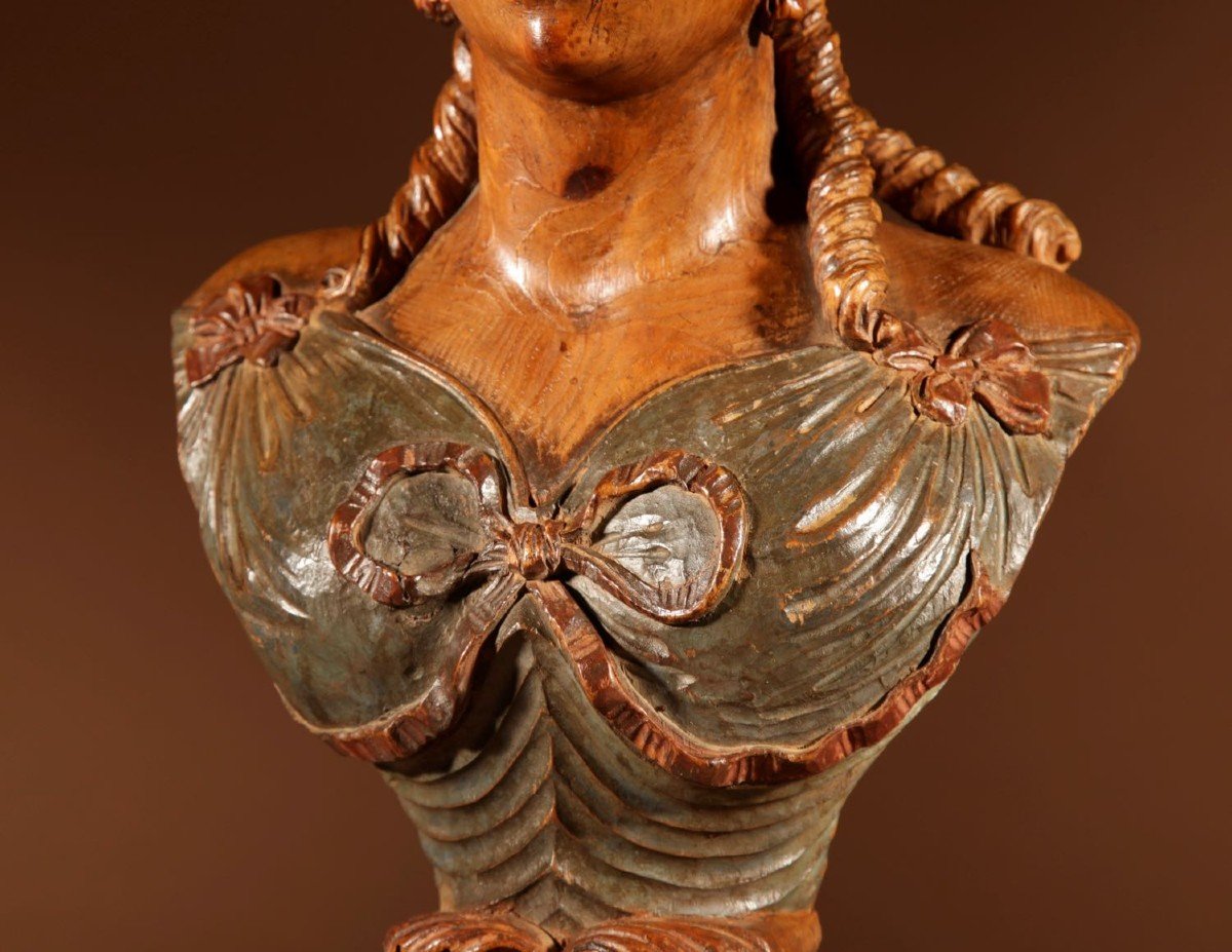 Une Sculpture En Bois De Buste Russe d'Excellente Qualité d'Une Noble Dame Circa: 1770-photo-2
