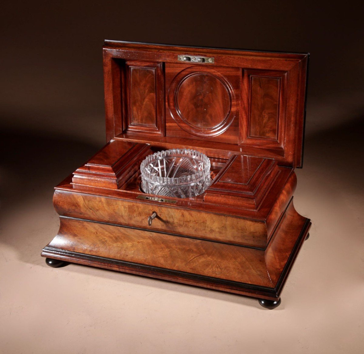  An Exceptional And Beautiful Bombé Mahogany And Ebony Georgian Tea Caddy Circa 1820.